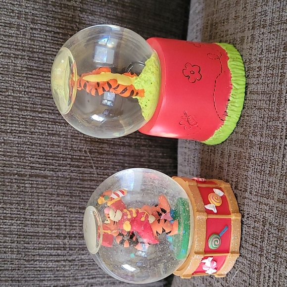 Two Disney Tigger from Winnie The Pooh Mini Snow Globes - Picture 4 of 7